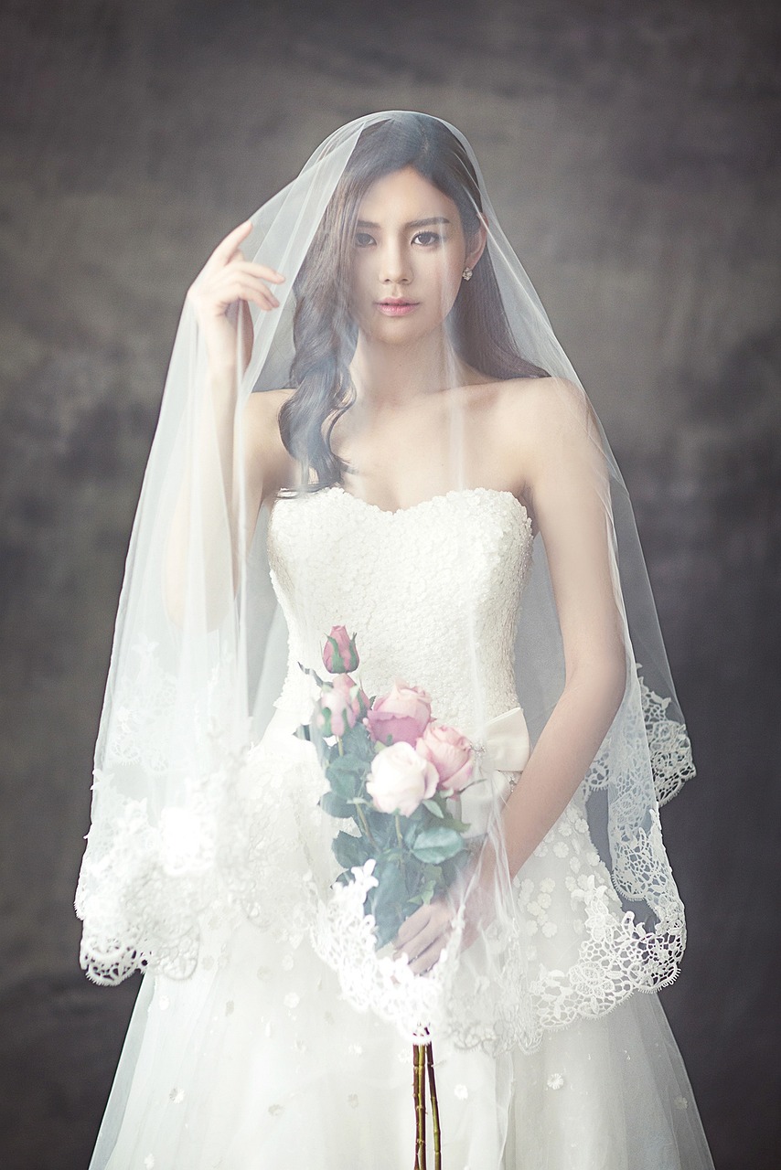 Robe de mariée simple et chic image 1 | Soirée Blanche robe de mariée simple et chic