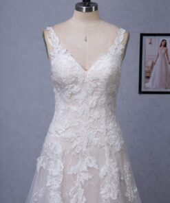 Robe de mariée romantique à encolure en V avec appliques florales | Soirée Blanche