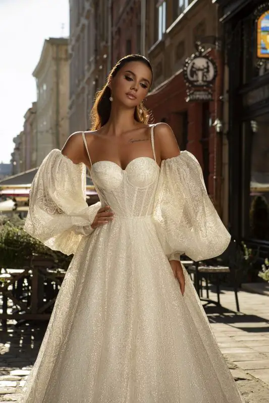 Robe de mariée princesse bustier strass avec traîne