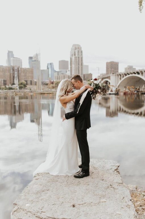 Robe De Mariée Courte Et Chic Blanche image 5 | Soirée Blanche