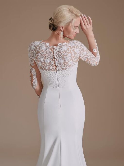 Robe de mariée à encolure bateau en dentelle image 11 | Soirée Blanche