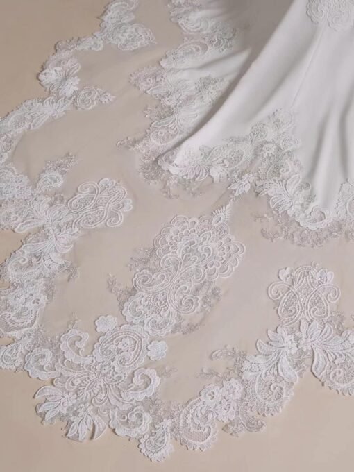 Robe De Mariée Col Américain Blanche image 13 | Soirée Blanche