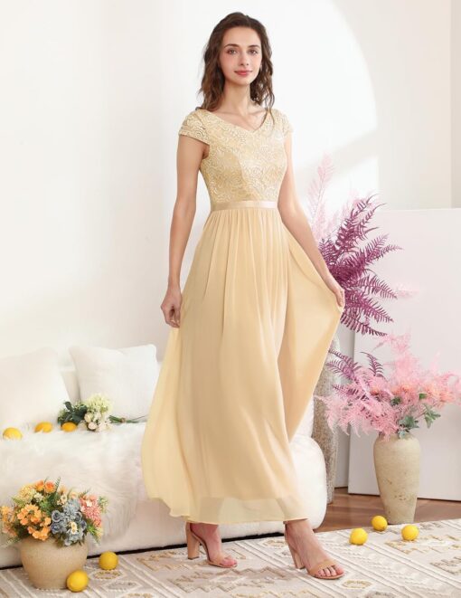 Robe De Mariée Romantique Bohème A Dentelle image 11 | Soirée Blanche