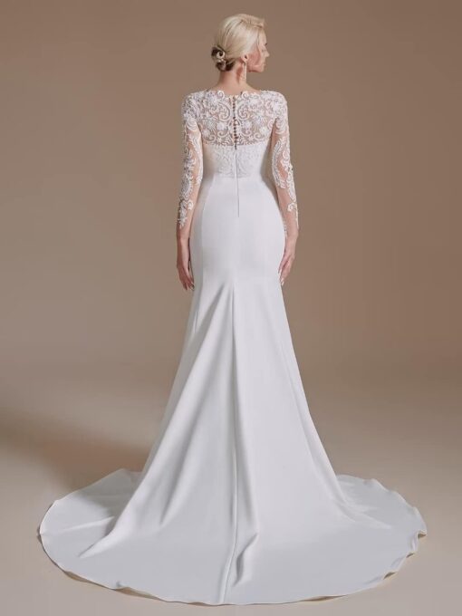 Robe de mariée à encolure bateau en dentelle image 9 | Soirée Blanche