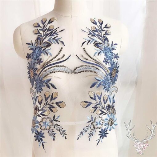 Robe de mariée simple à motifs floraux pailletés